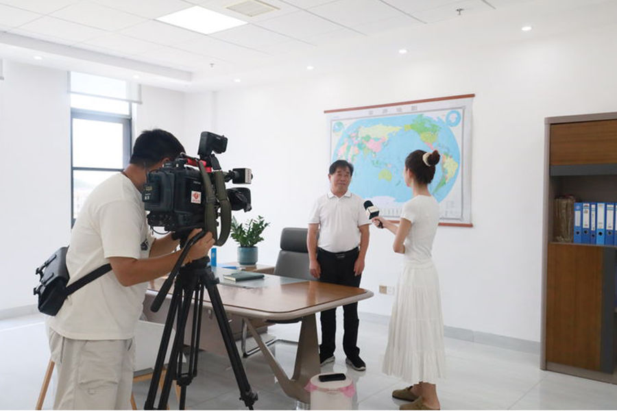 肖正章书记接受湖南教育电视台专访